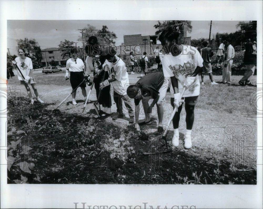 1994 Chicago American Corps Recurit Garden - Historic Images