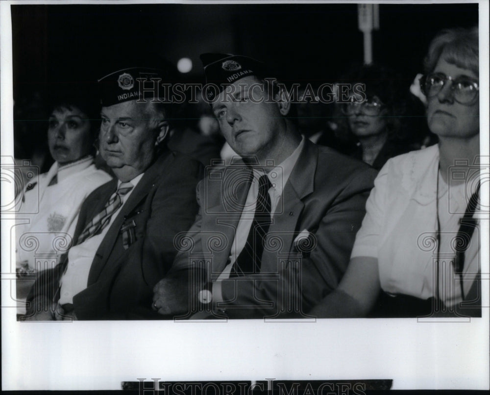 1992 Press Photo VFW crowd listens Bush speech Meigs - Historic Images