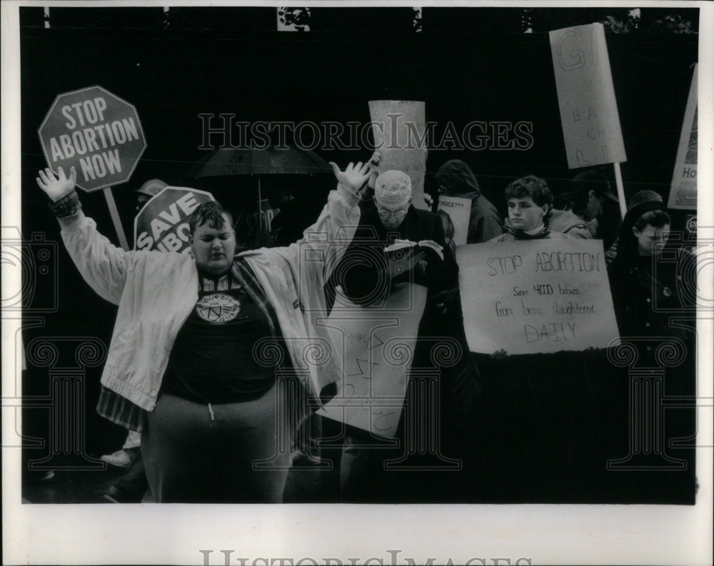 1990 Anti abortion demonstrators rights - Historic Images