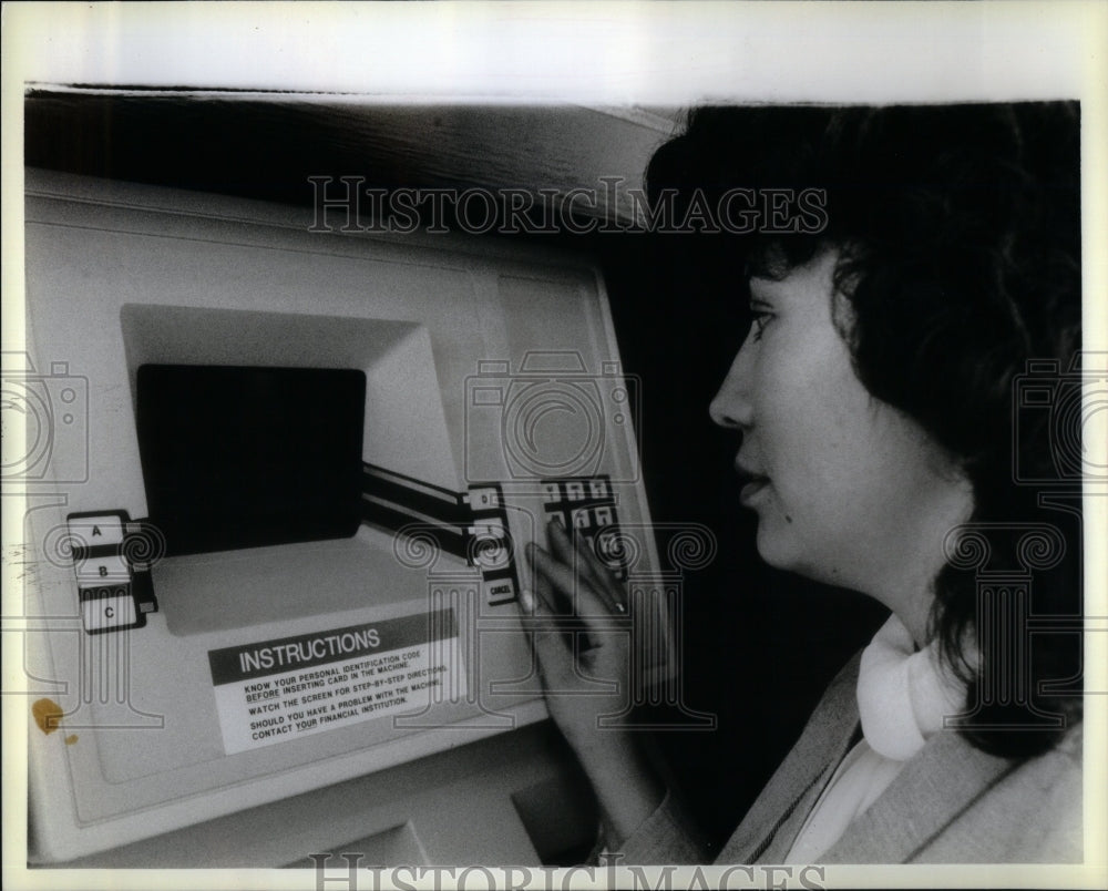 1986 Mimi Bank Martha Esmael Cash Station-Historic Images