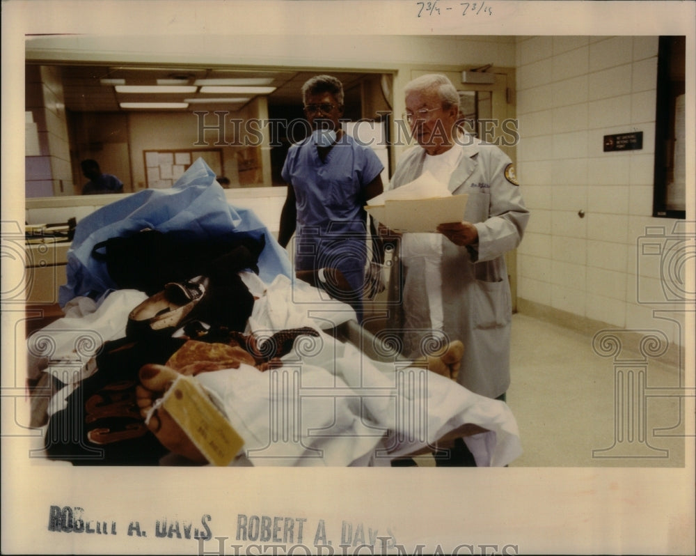 1991, Medical Examiner Robert J Stein Victim - RRU96391 - Historic Images