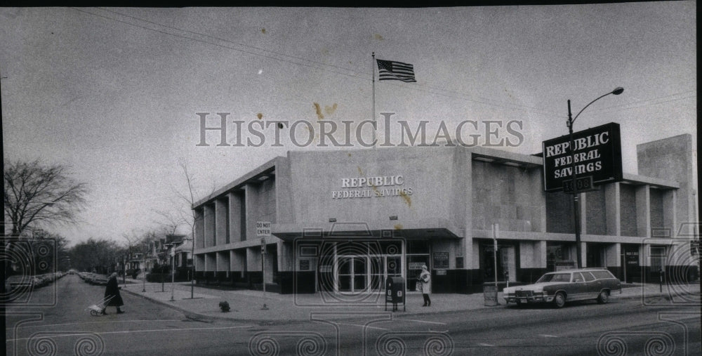 1974 Republic Federal Saving Loan building - Historic Images