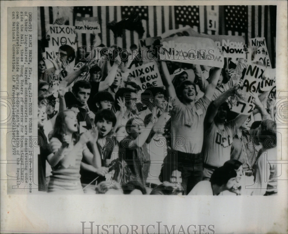 1972 Young Voters America Nixon staged  - Historic Images