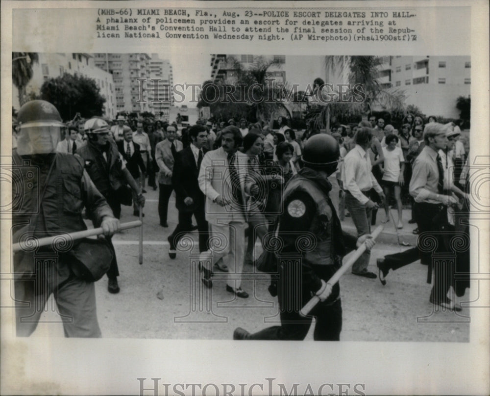 1972, Phalanx delegates Police Convention - RRU96501 - Historic Images