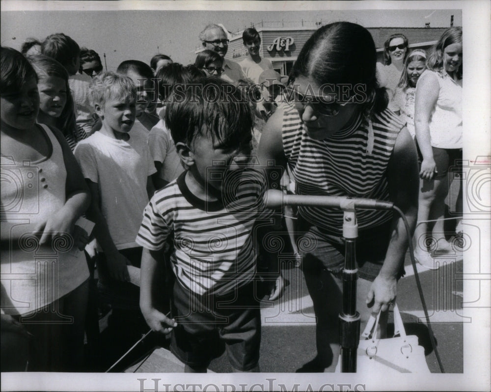 1971 Joel Ceciech Encouragement Mother Mike-Historic Images