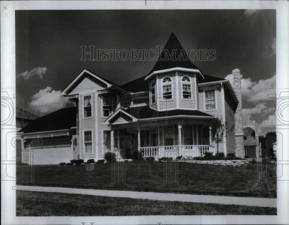 1986 Press Photo Victorian at Huntington Ridge - Historic Images