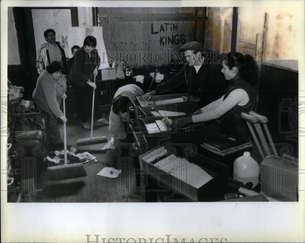 Press Photo Temple being cleaned up by the APO - RRU97201 - Historic Images