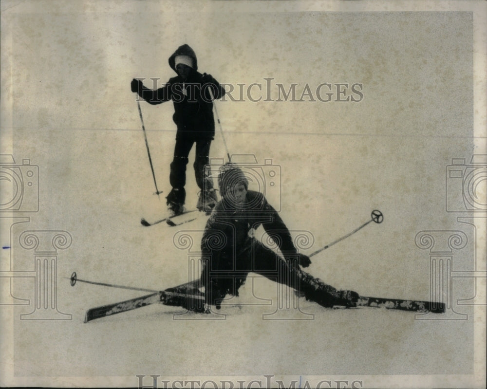 1976 Press Photo Skiers in Four Lakes Village - Historic Images