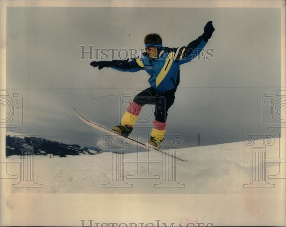 1989 Snowboarding Turquoise show - Historic Images