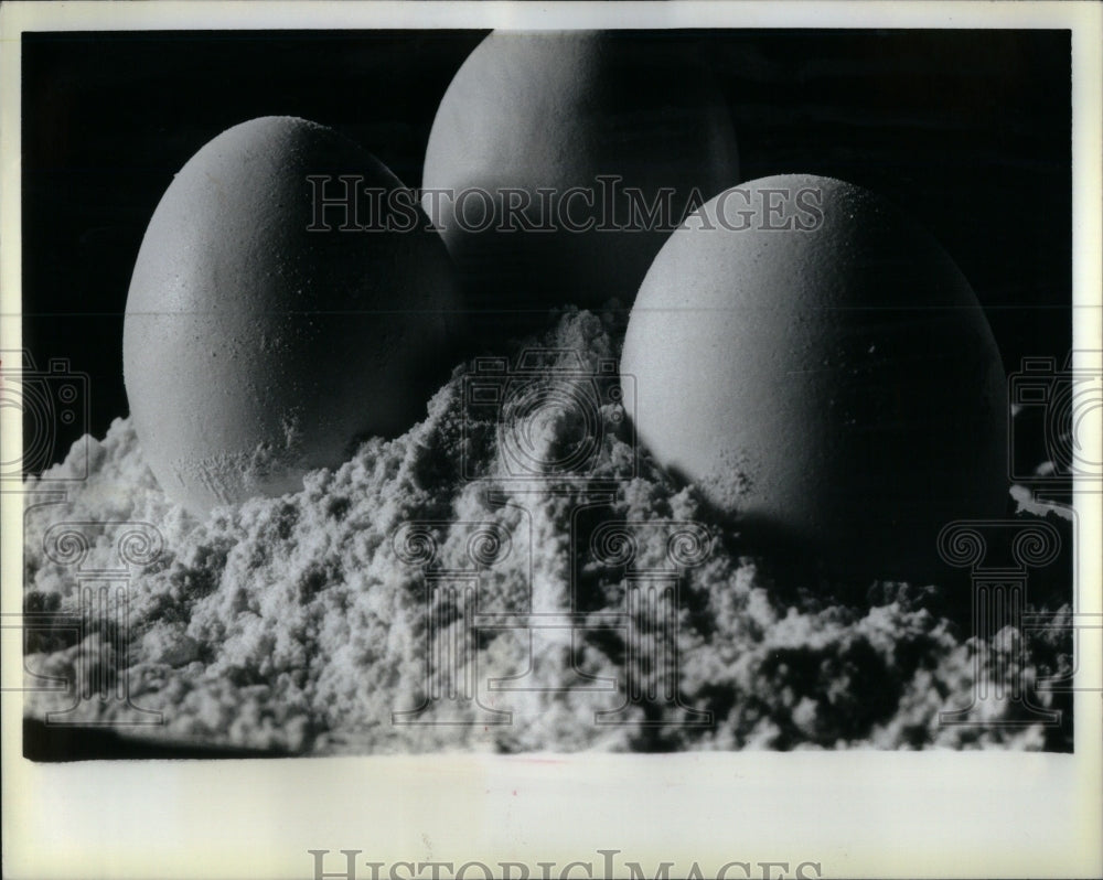 1984 Press Photo Explosion Cream Puff Icecream Caramel - RRU97575 - Historic Images