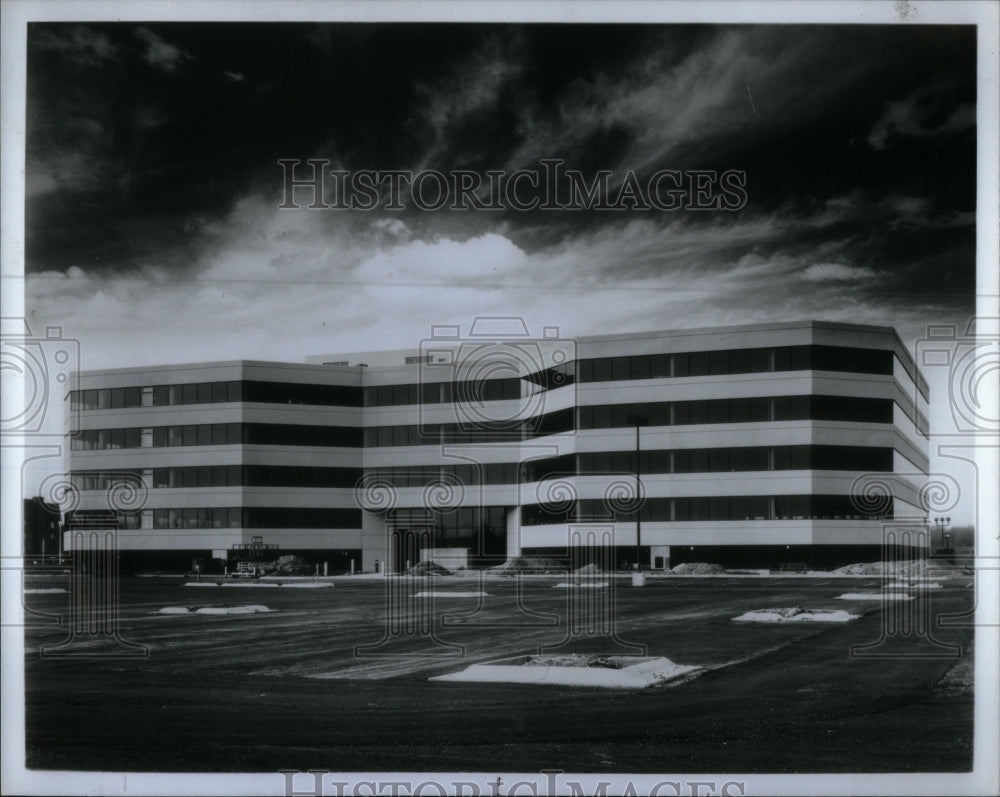 1983 Press Photo One Northbrook Building - RRU97645 - Historic Images