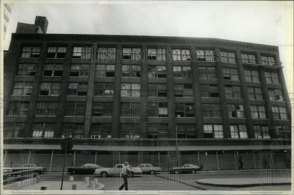 1981 180 N. Wacker renovated office retail - Historic Images