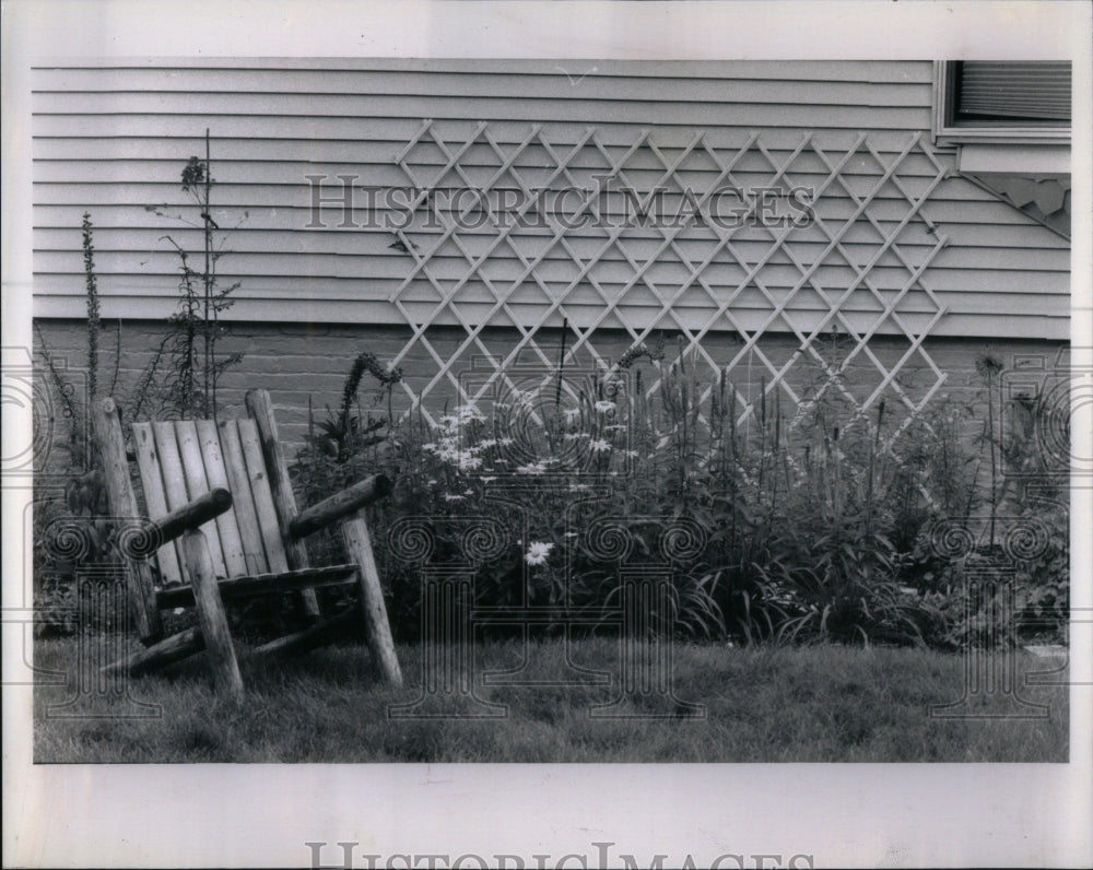 1989 Periwinkle/Achillea/Flowers/Garden - Historic Images