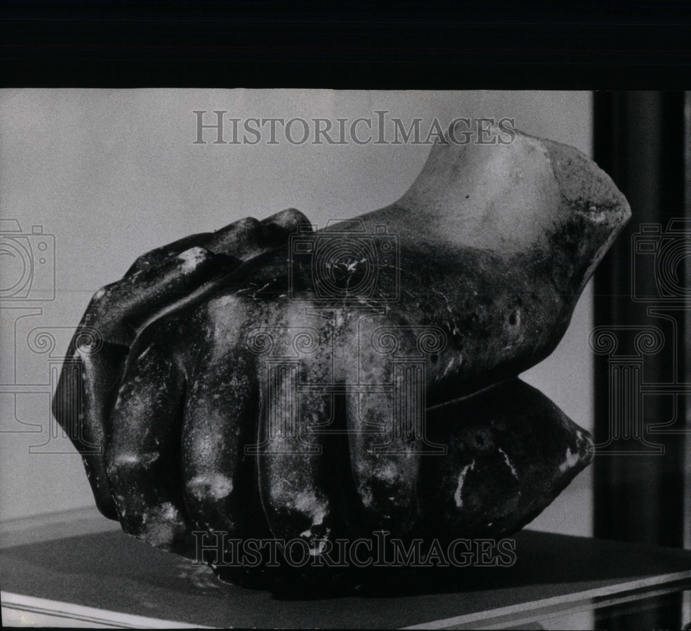 1971 Chicago Great Fire Marble Hands  - Historic Images