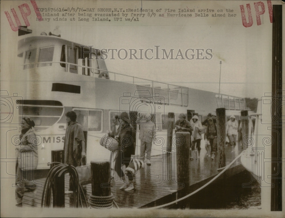 1976 Press Photo Hurricane Belle Evacuation/New York - RRU98251 - Historic Images