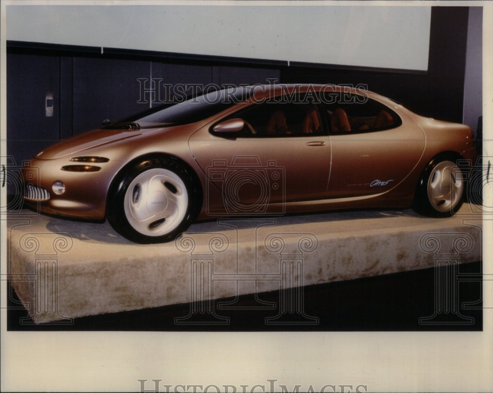 1995 Press Photo Chrysler Cirrus/Automobile/Sedan - RRU98331 - Historic Images
