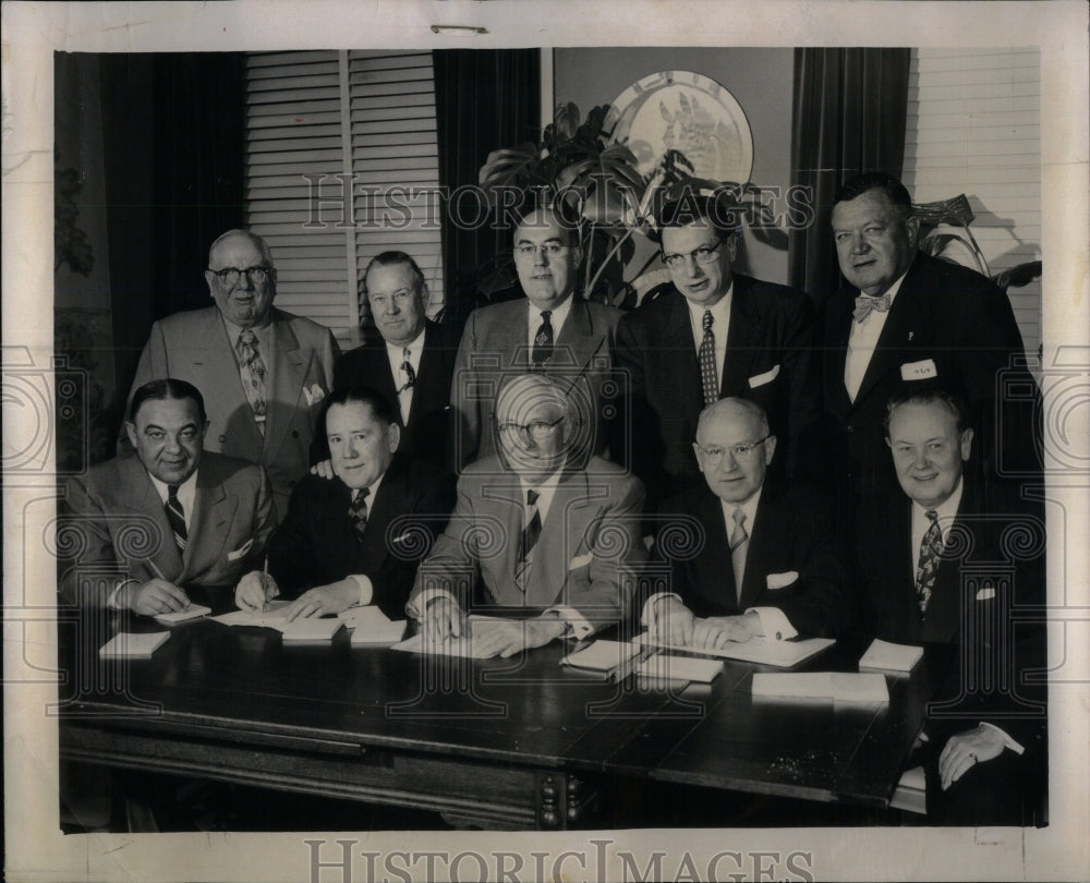 1954 Press Photo Democrats Discussion Mayoral Candidate - Historic Images