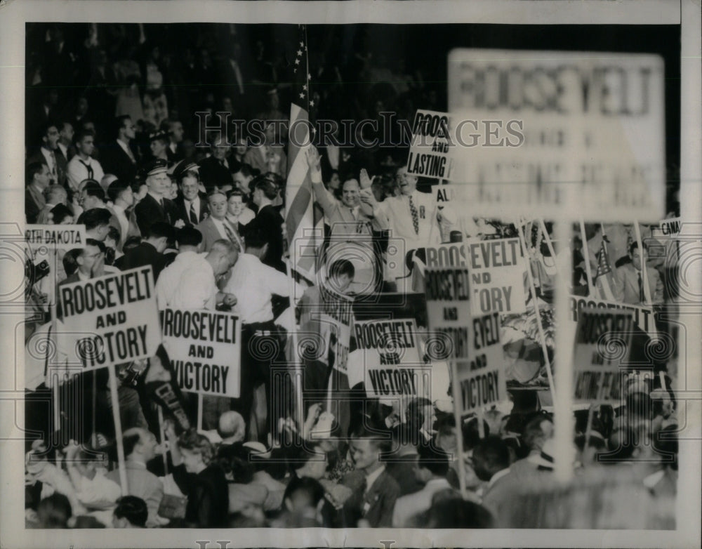 1944, Delegates jam around speakers platform - RRU98577 - Historic Images