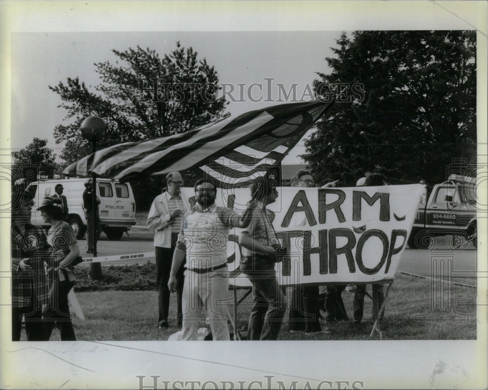 1983 Press Photo Protestors At Disarmament Action Day - RRU98713 - Historic Images