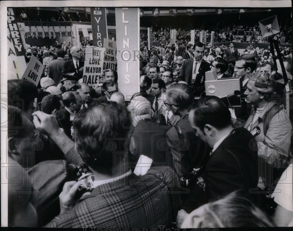 1968 Press Photo Democrat National Convention Delegates - Historic Images