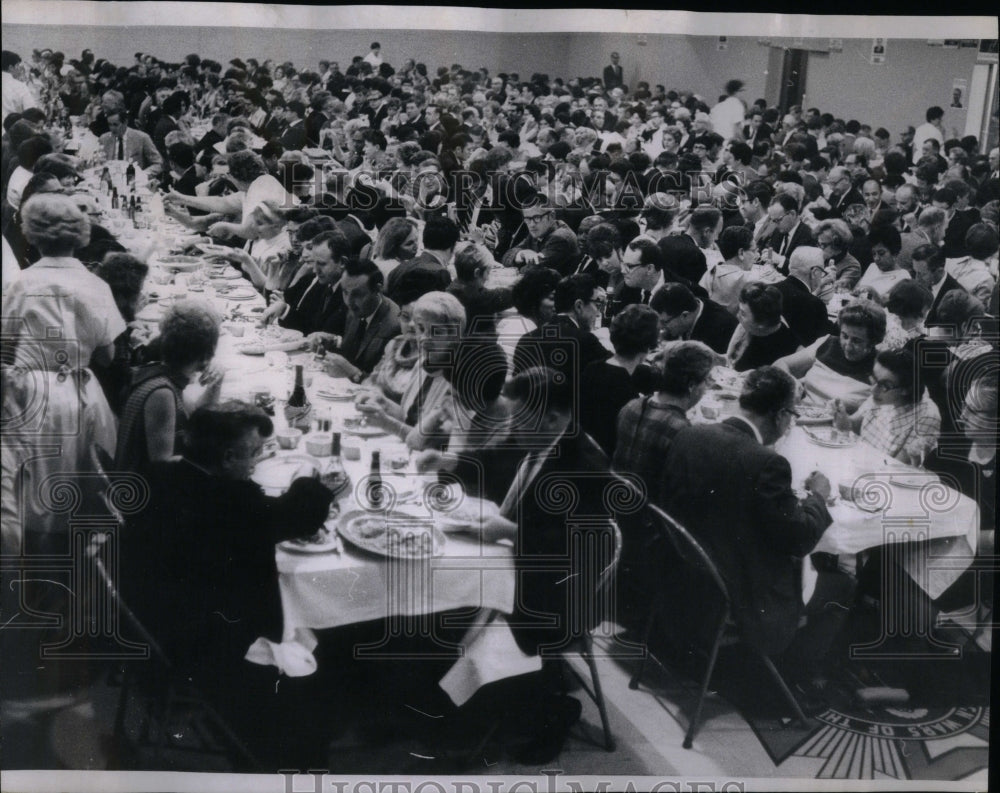 1968 Democrats at Testimonial Dinner - Historic Images