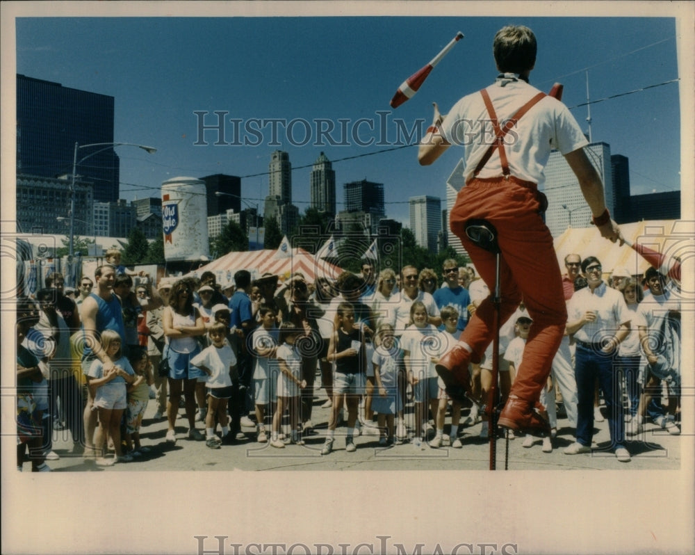 1988 Press Photo Jody Reynolds unicycle food fest Grant - Historic Images