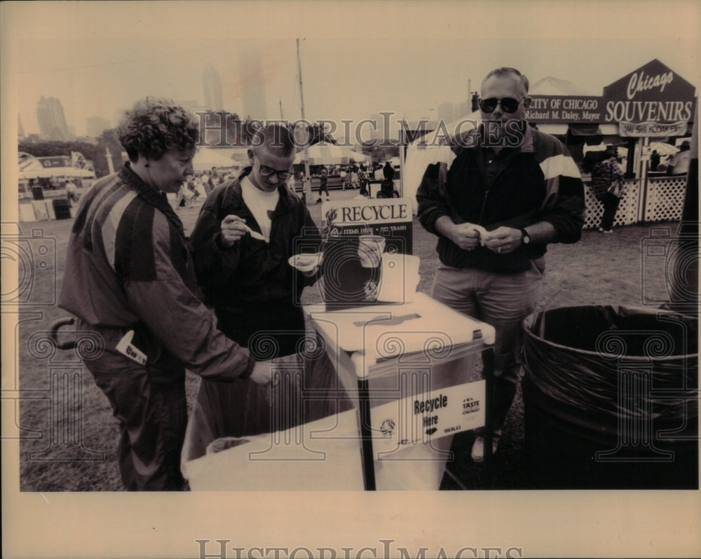 1993, Recycling Taste of Chicago Grant Park - RRU99171 - Historic Images