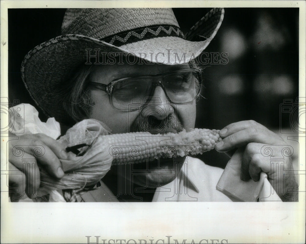 1981 People enjoying test Chicago Corn Cob-Historic Images