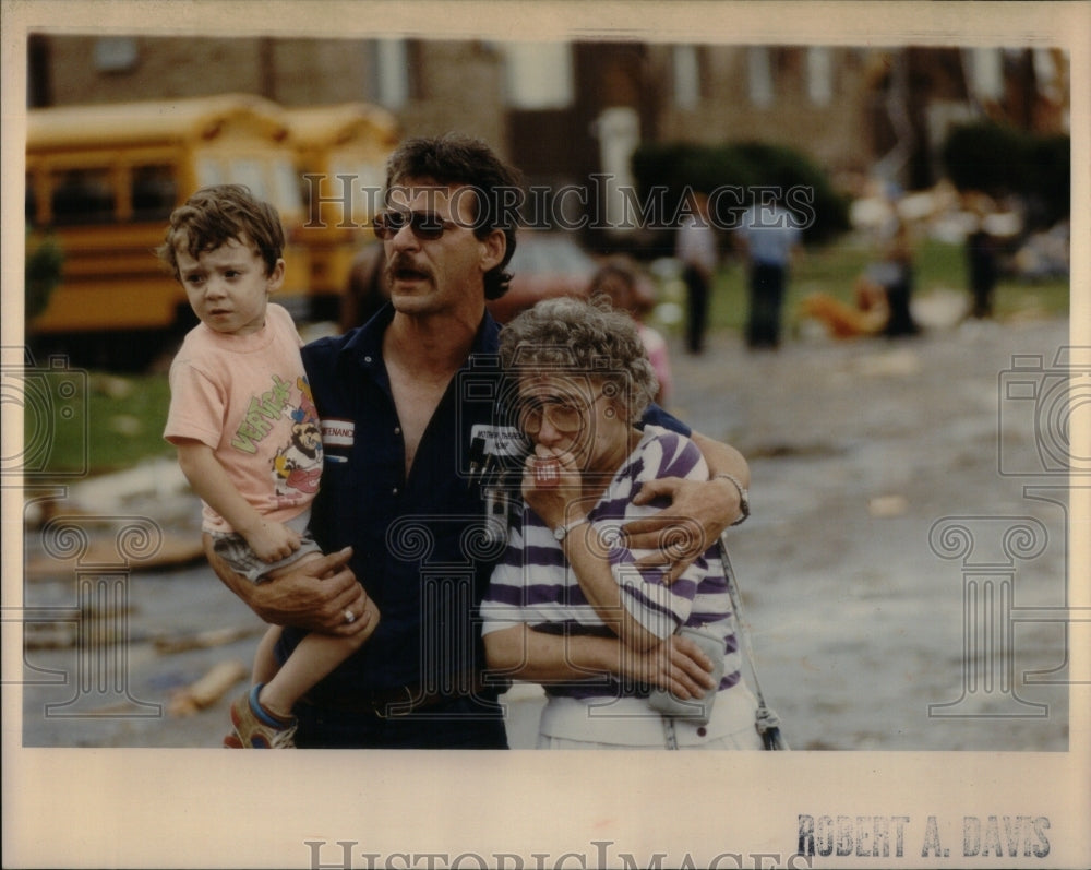 1990 Press Photo Thomas Matteo Barbara Hartley Tom Law - Historic Images