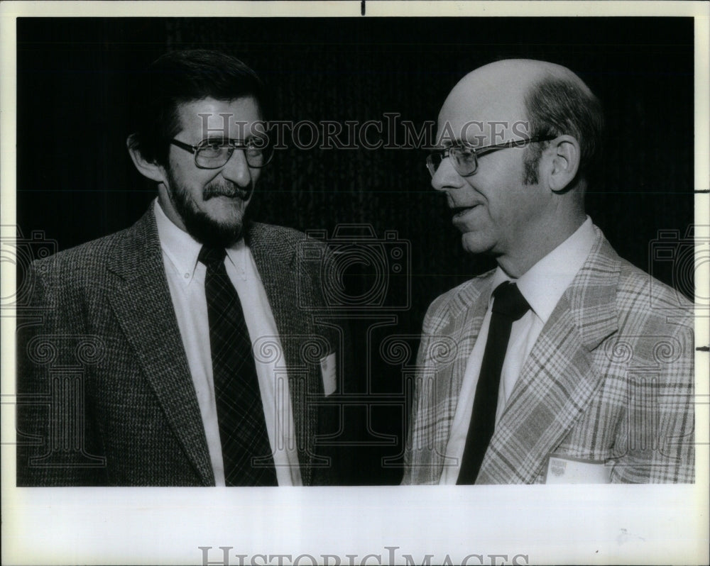 1984 Press Photo John Wilson Paul Blatz Stagg Honored - RRU99667 - Historic Images