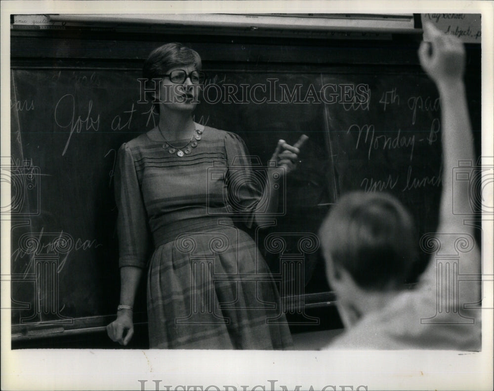 1988 Marie Schilling teaches William Ray-Historic Images