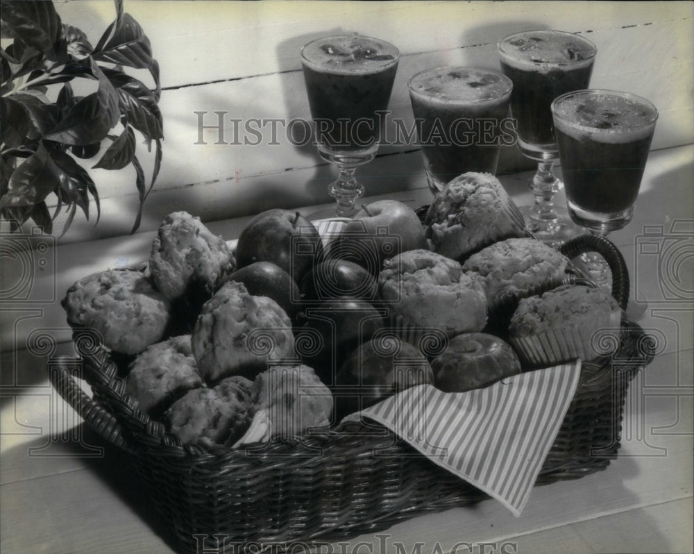 1986 Apple Nut Muffins Celebrate Autumn - Historic Images