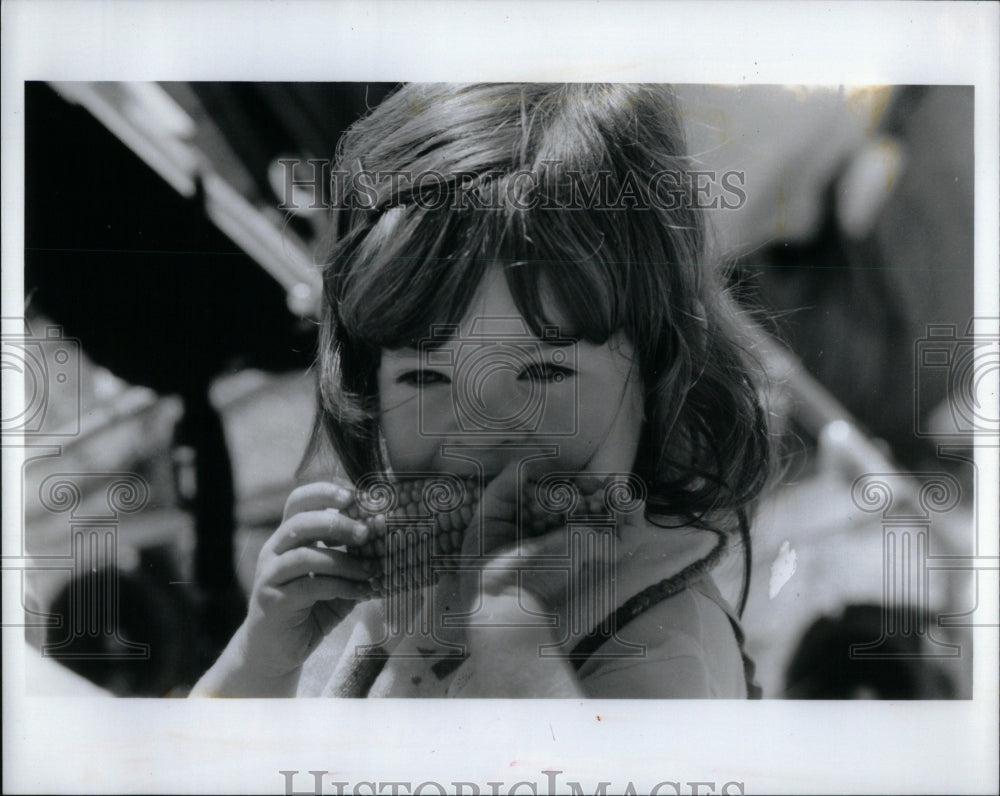 1988, Grant Park Taste Chicago little girl - RRU99807 - Historic Images