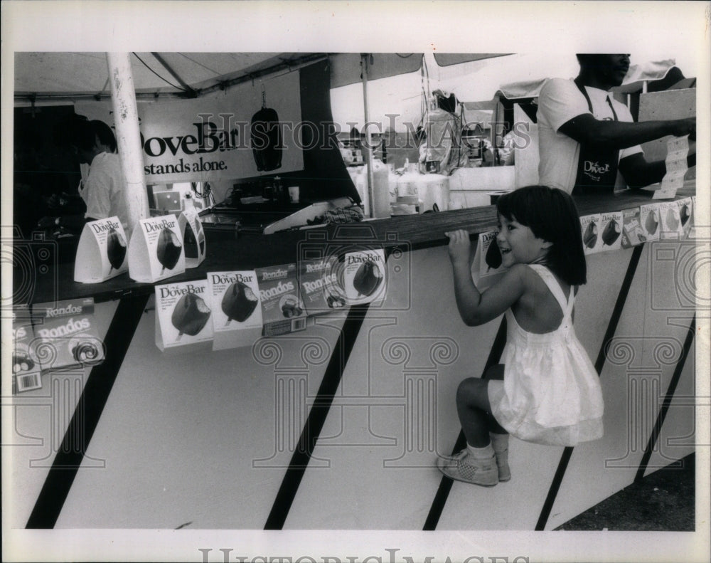 1988 Rebekah Tacderas Dove Bar Test Chicago - Historic Images