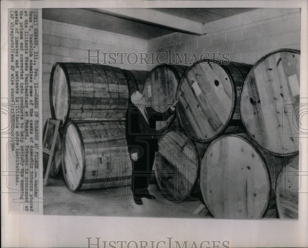 1964 Press Photo Warden Ross Randolph Tobacco Menard IL - RRU99819 - Historic Images