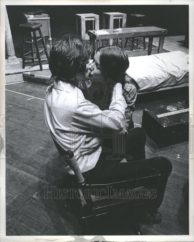 1972 Press Photo Denver Unidentified Persons Kissing - RRV00155 - Historic Images