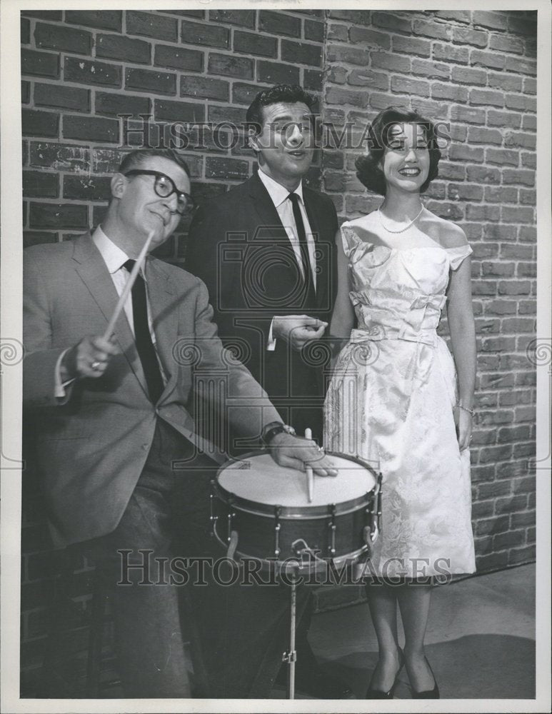 1960 Press Photo Ray McKinley George Witt Guest Beats - RRV00159 - Historic Images