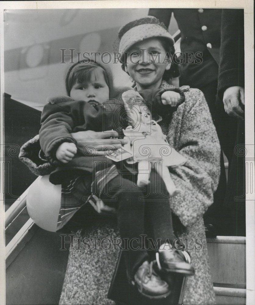 1956 Press Photo Tanya Chwastov  Mrs Elena Diaczok - Historic Images