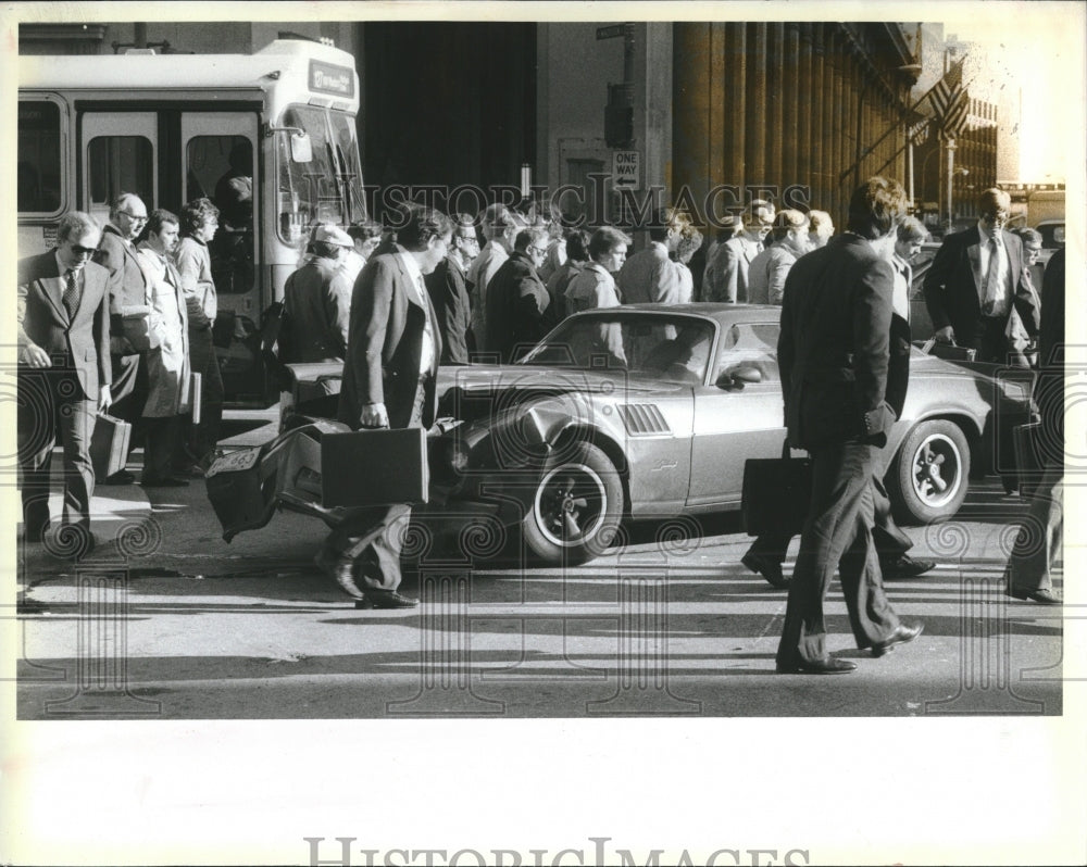 Press Photo Walking Commuters Observe Automobile Wreck - RRV01039 - Historic Images