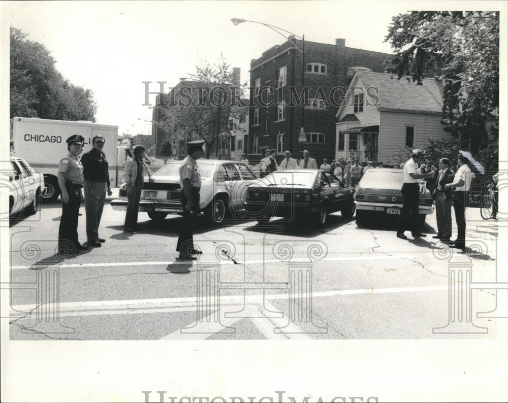 1985 Police Officers Traffic Accident Shoot - Historic Images