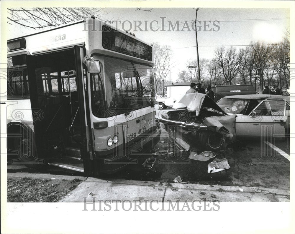 1987 Press Photo Bus-Car Crash Accident Chicago - RRV01107 - Historic Images