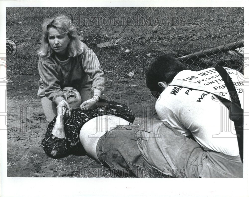 1990 Riverside Man Injuries First Aid Car - Historic Images