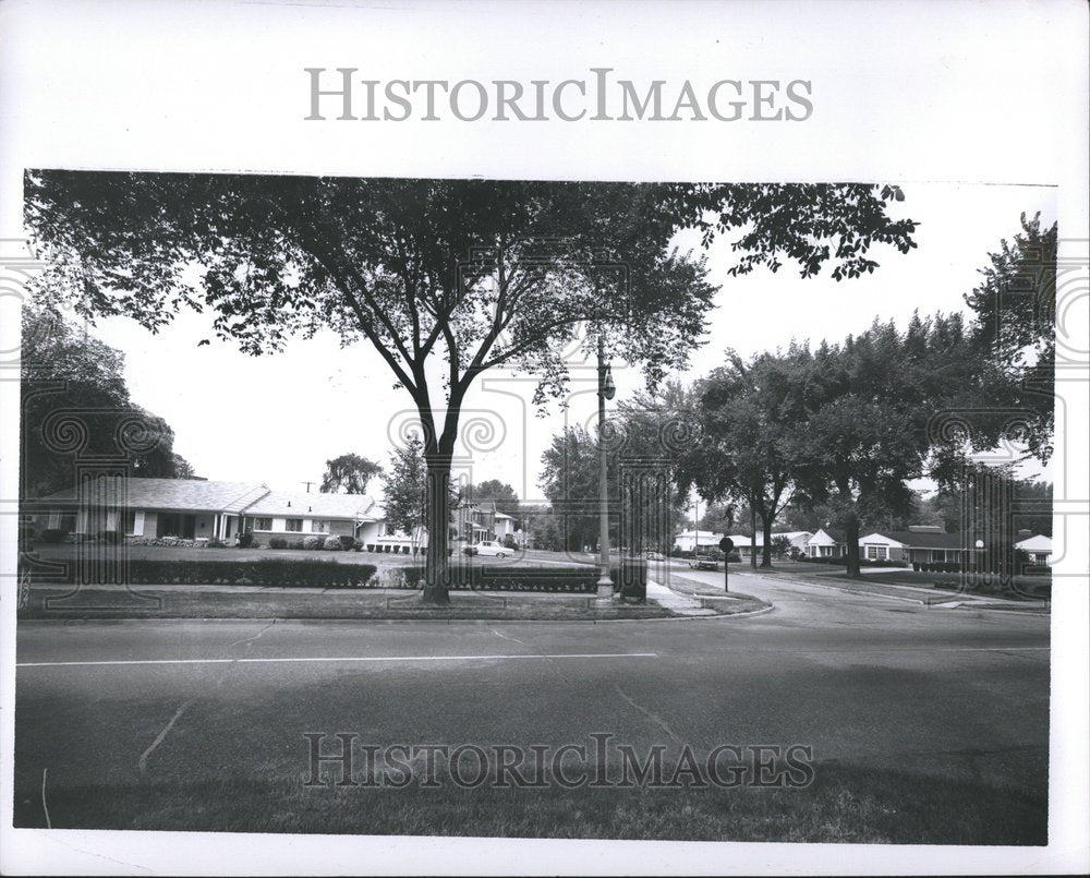 1964 Press Photo Grosse Pte Street Scene Lake Shore - RRV01263 - Historic Images