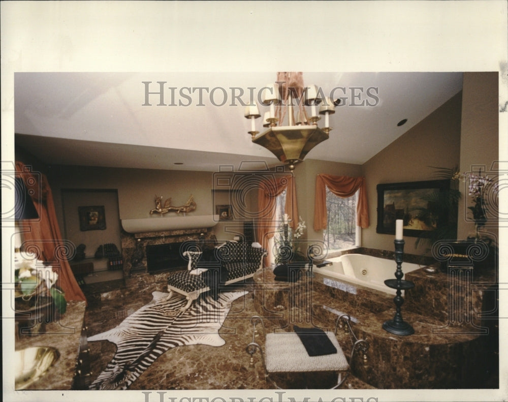 1992 Million Dollar Home - Historic Images