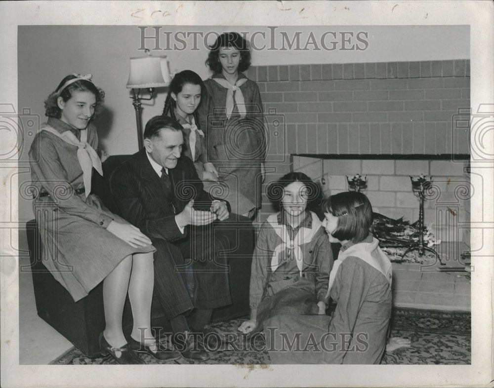 1938 Press Photo Dr Raymond Hobbler Detroit Physician - Historic Images