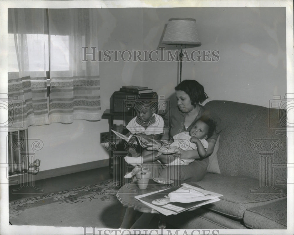 1938, Brewster living room Maggie Holmes - RRV01529 - Historic Images