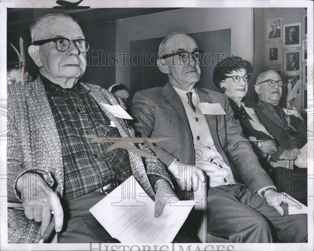 1992 Press Photo Senior Citizens Joseph Lapedus Car - Historic Images