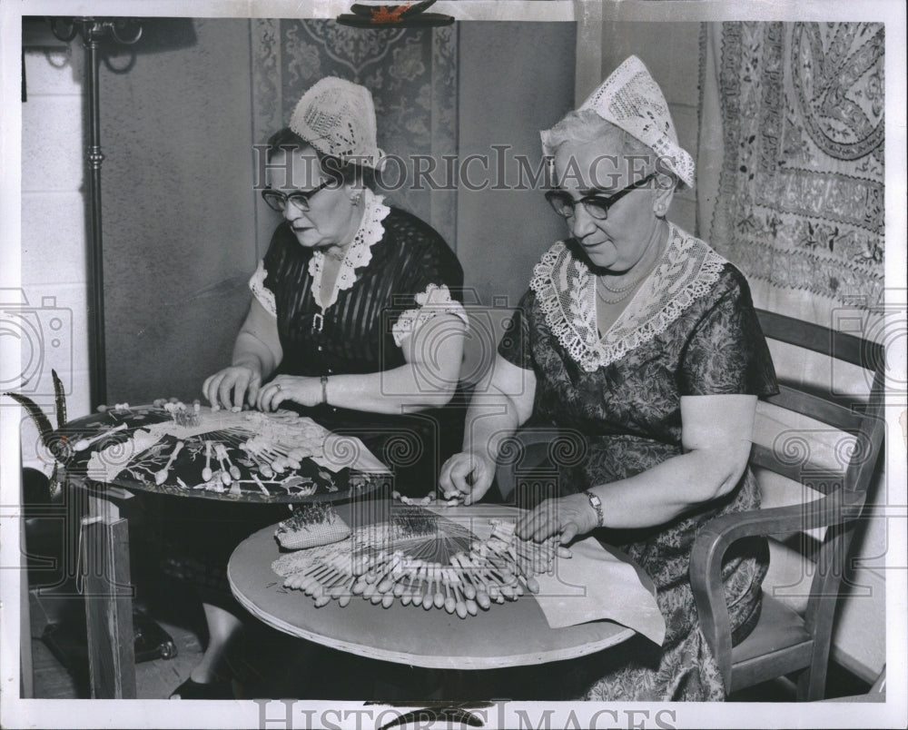 1958 Press Photo Robbin Lace Mrs Rene De Crater Wittie - Historic Images