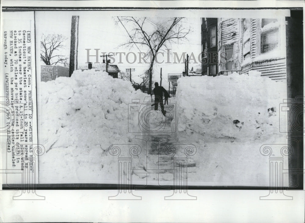 1969 Impressive snow drifts from storm - Historic Images