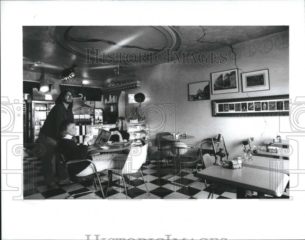 1990 Press Photo  Scott Snoek cafe owner Birmingham - Historic Images